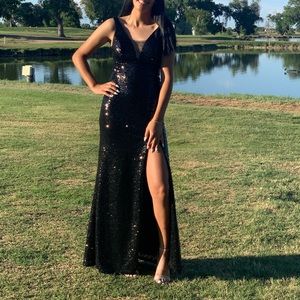 Selling my prom dress! Only worn once !